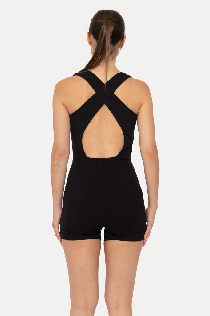 KEYHOLE CUTOUT SHORTSIE