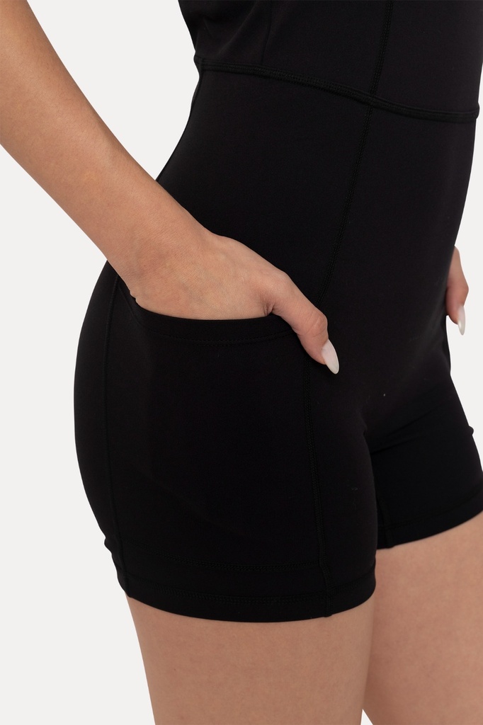 KEYHOLE CUTOUT SHORTSIE