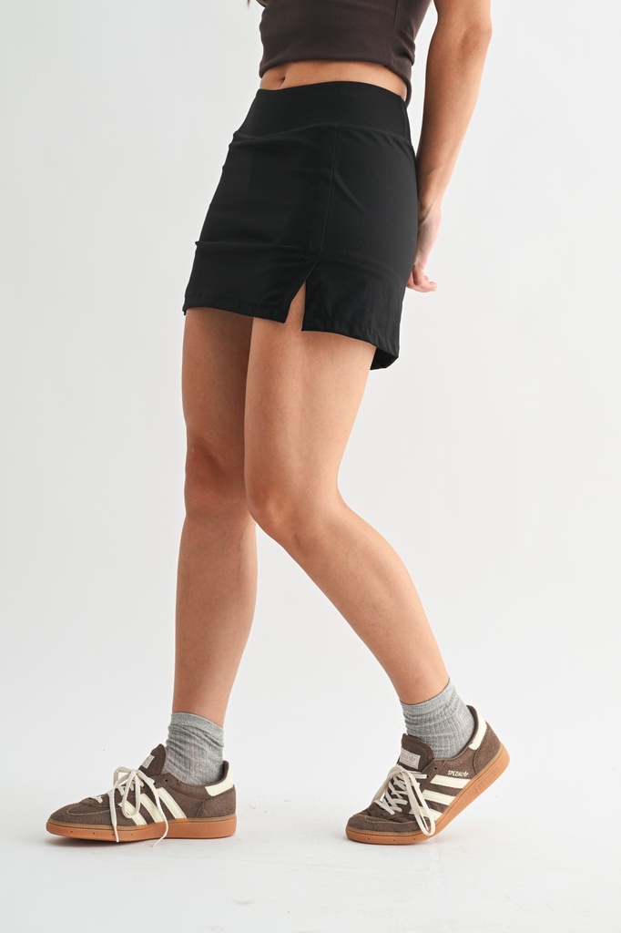 ESSENTIAL ACTIVE TENNIS SKORT