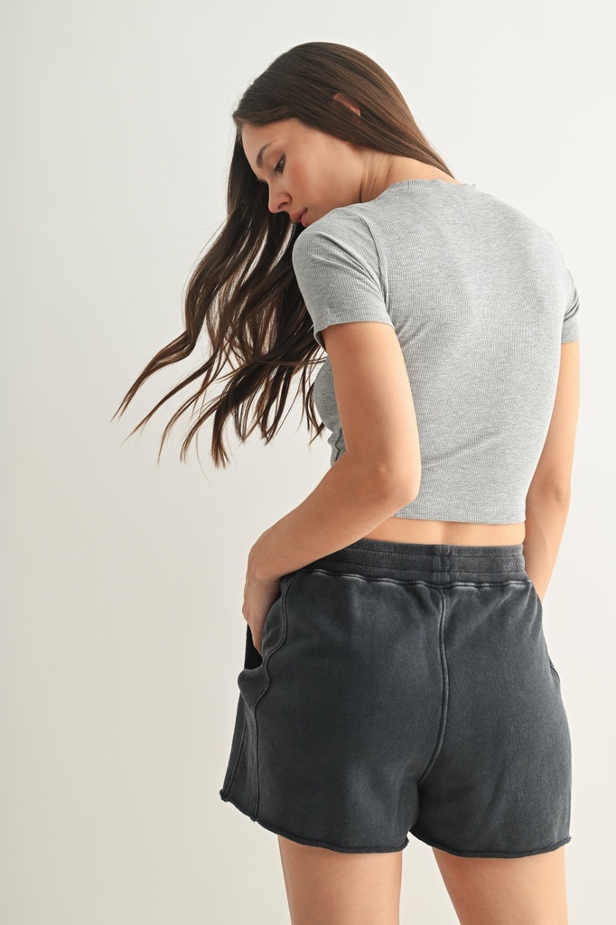 MICRO-RIBBED ATHLEISURE TEE