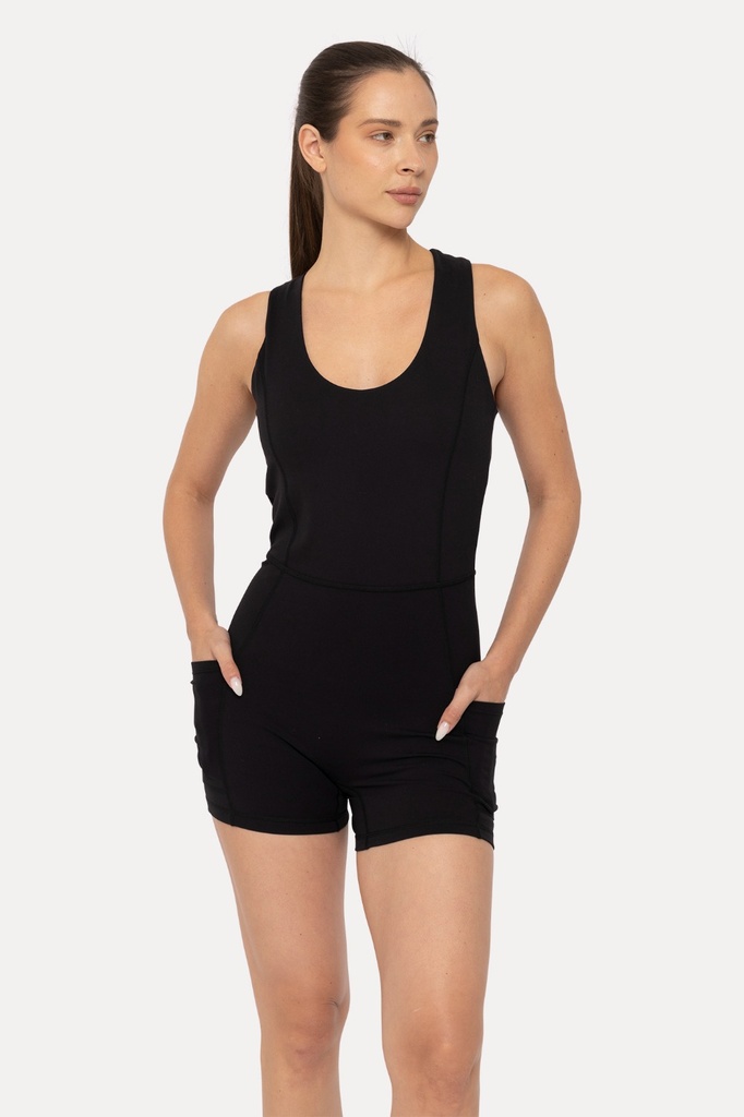 KEYHOLE CUTOUT SHORTSIE
